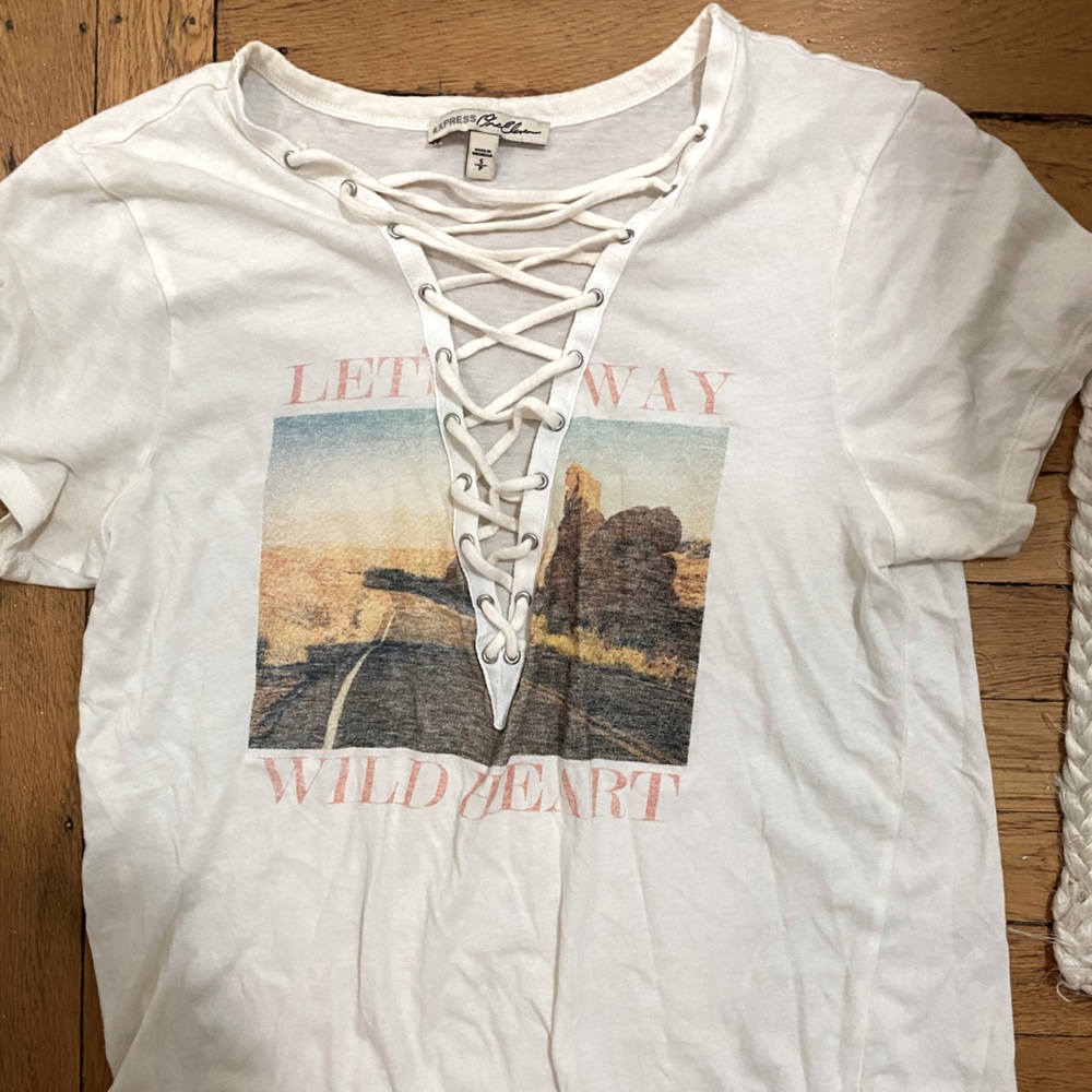 T-shirt graphic